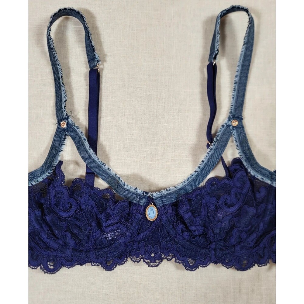 Savage X Fenty Womens 34B Navy Blue Lace Balconette Bra Denim Trim Gold Charm